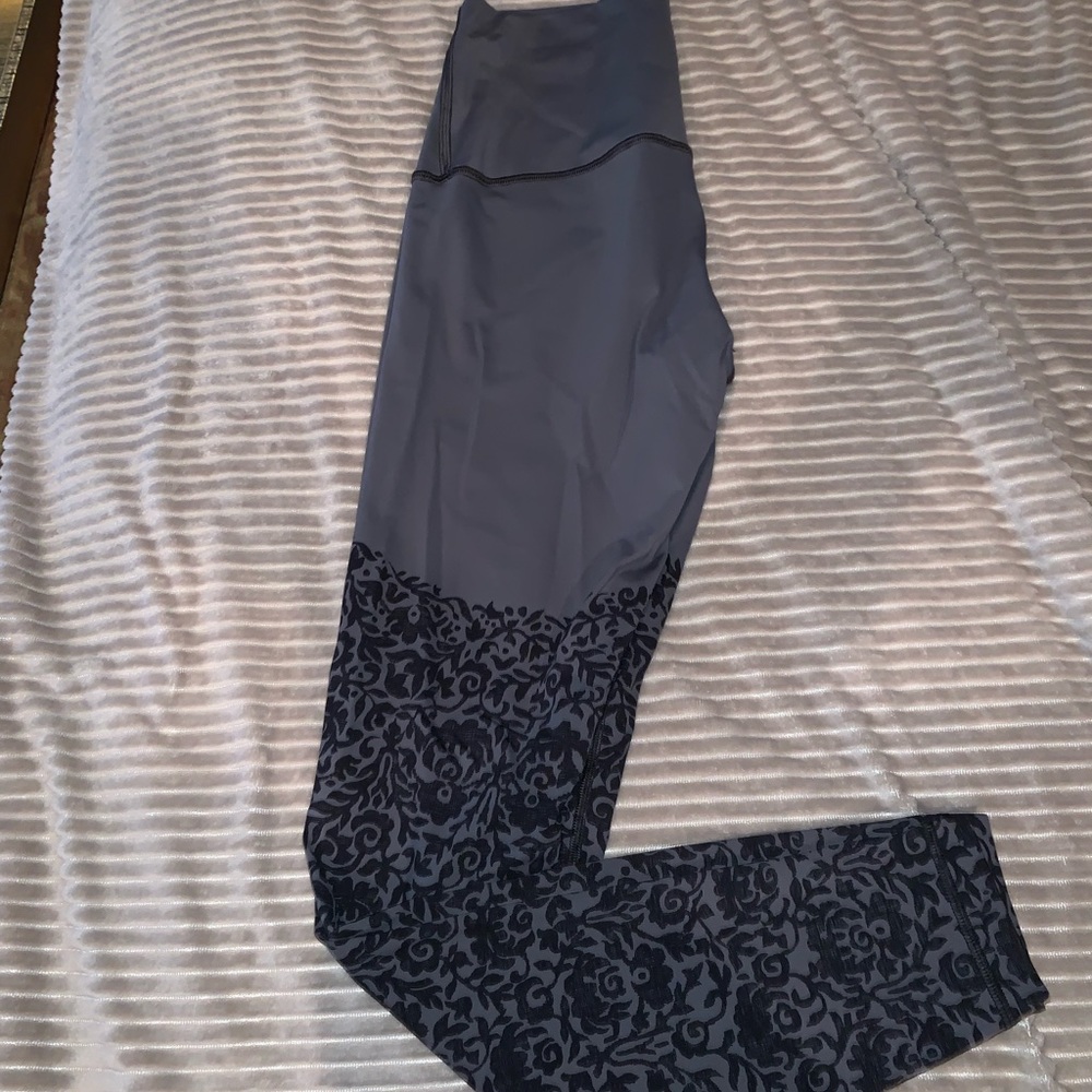 Long reversible leggings with cool design